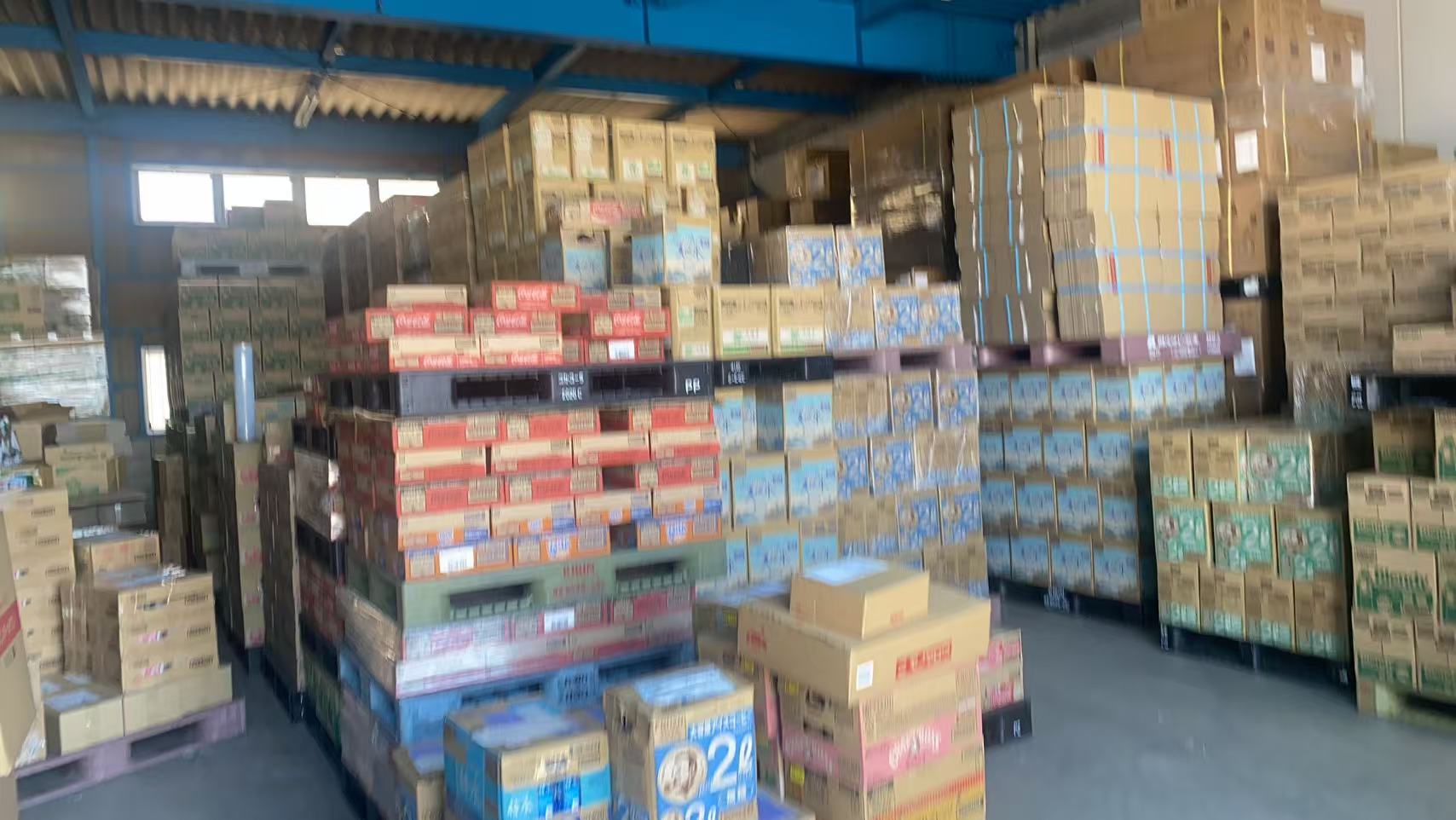 飲料商品の倉庫